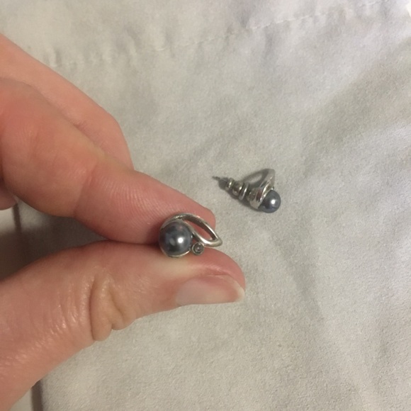 Faux pearl earrings - Picture 5 of 6